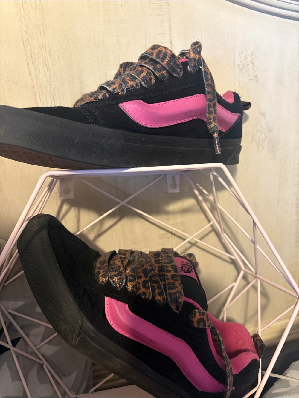 Vans Kids Low-Top Sneakers in Black and Bright Pink with Leopard Laces